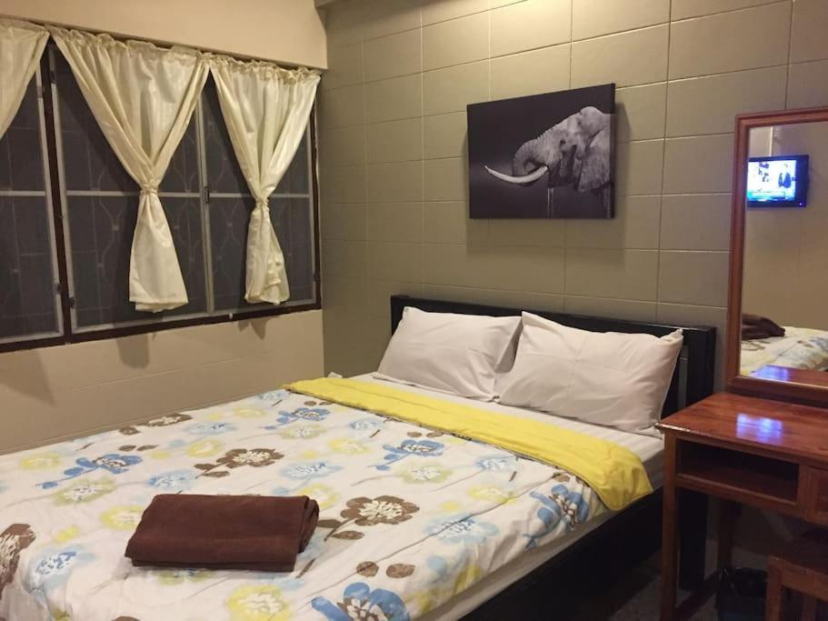 Nett Hotel Lop Buri Buitenkant foto