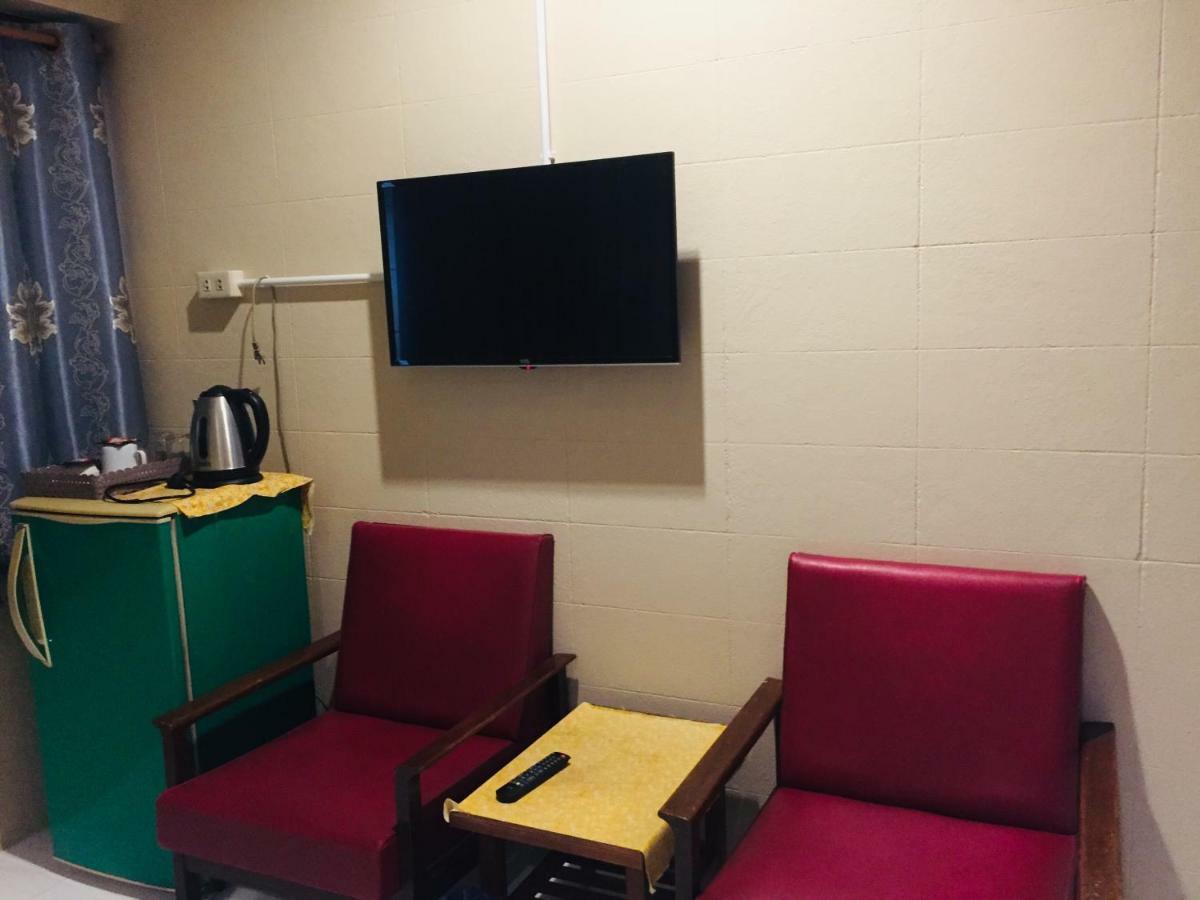 Nett Hotel Lop Buri Buitenkant foto