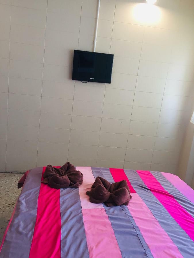 Nett Hotel Lop Buri Buitenkant foto